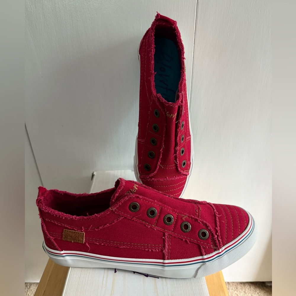 NIB! Blowfish Play Women’s Red Sneakers, 8.5